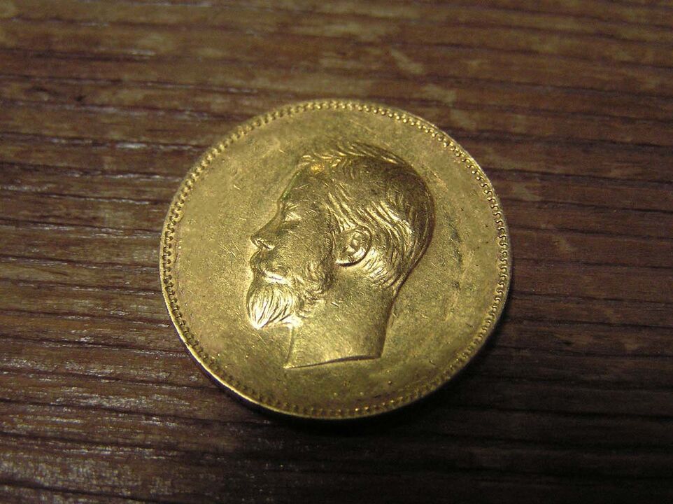 златна монета за финансово благополучие